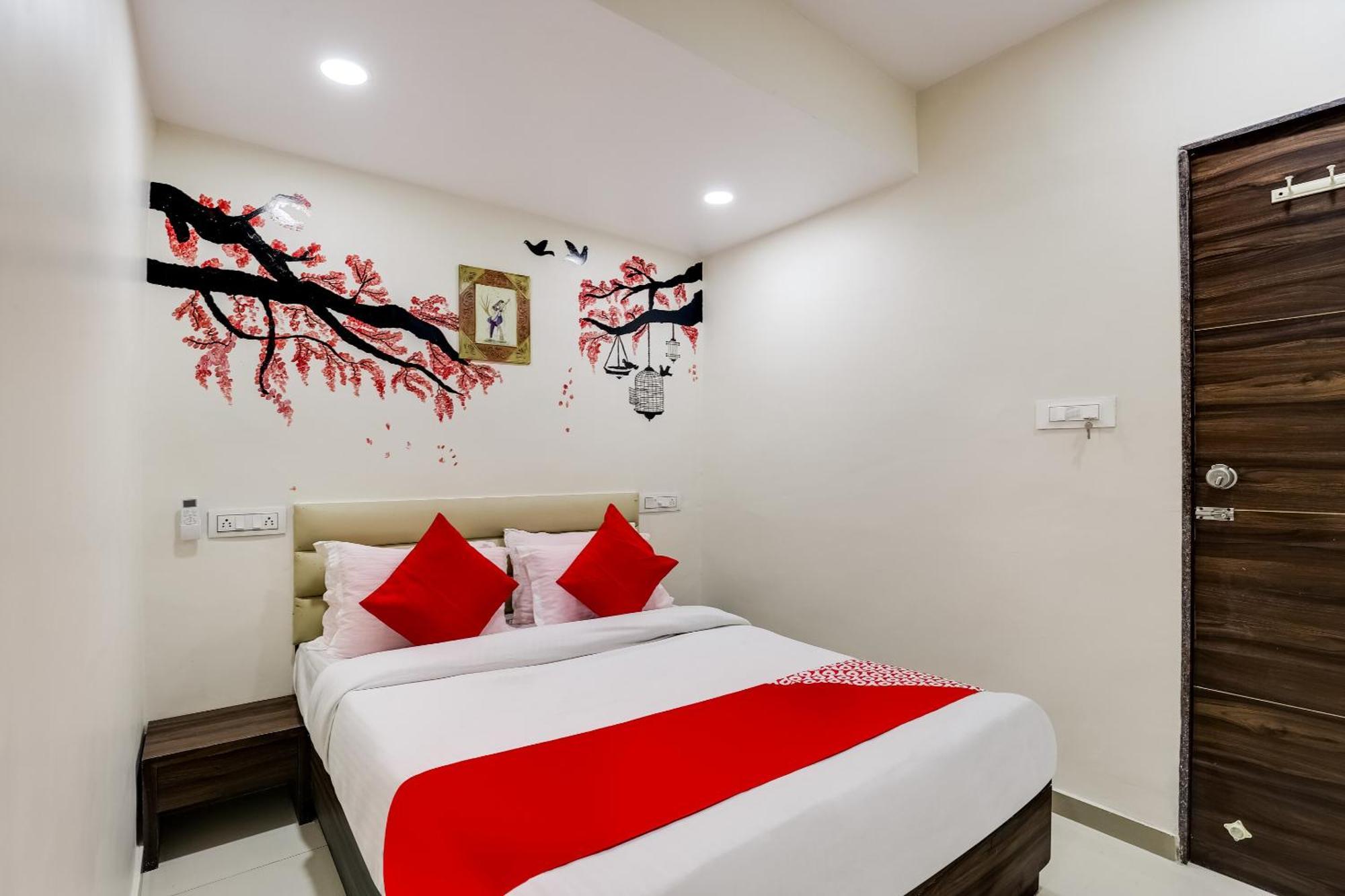Collection O Hotel Alice Ahmedabad Bagian luar foto
