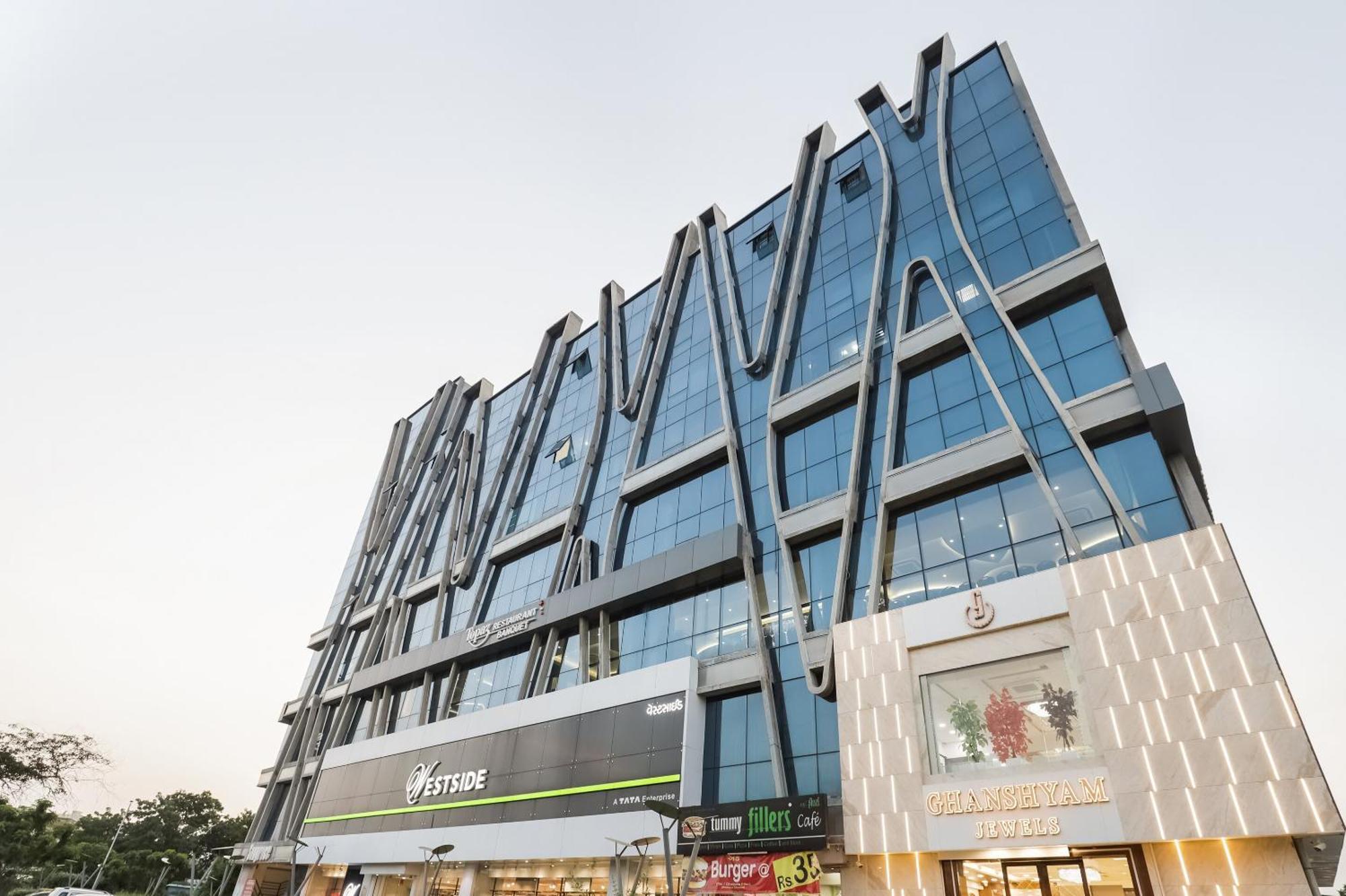 Collection O Hotel Alice Ahmedabad Bagian luar foto