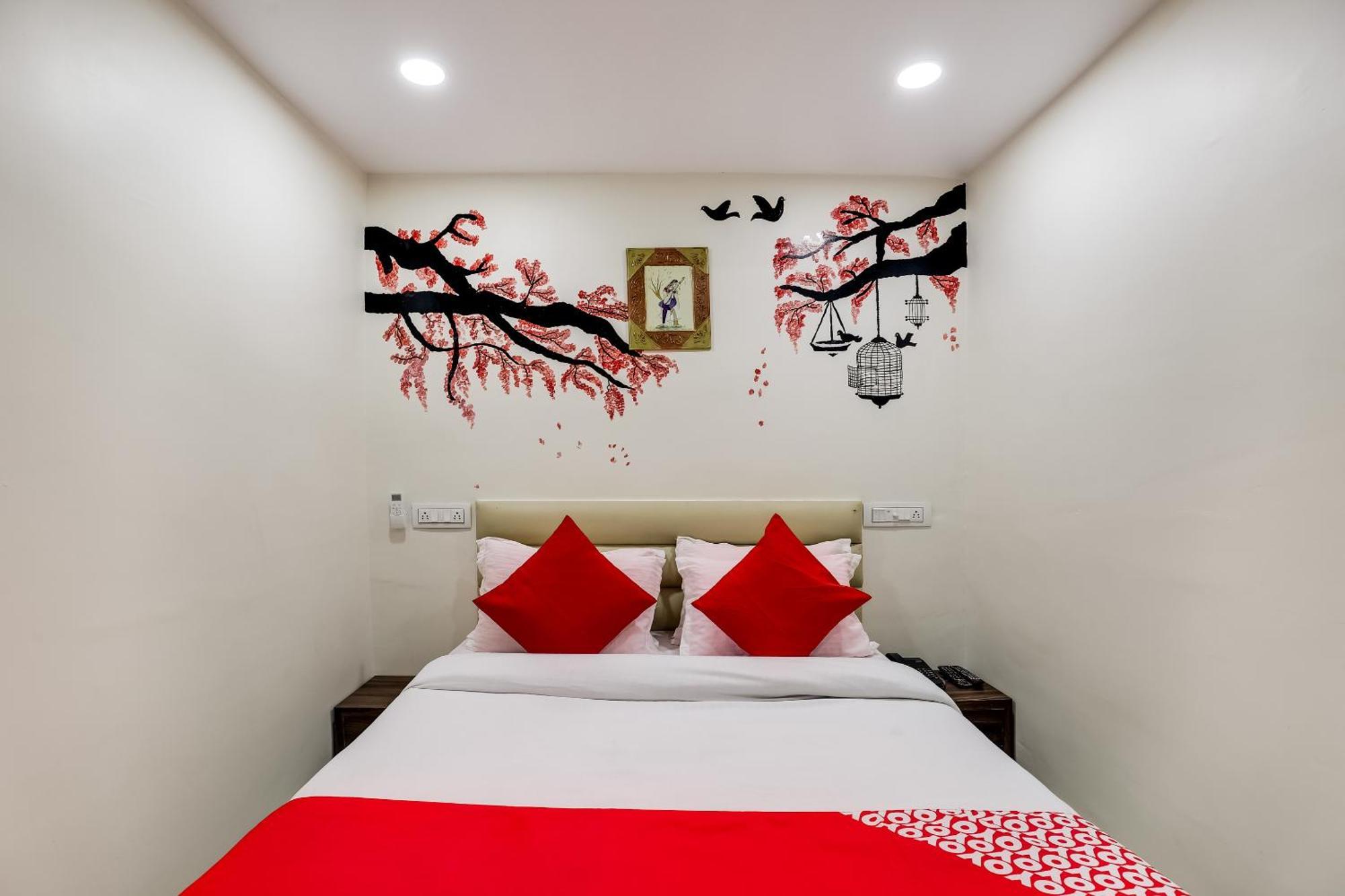 Collection O Hotel Alice Ahmedabad Bagian luar foto